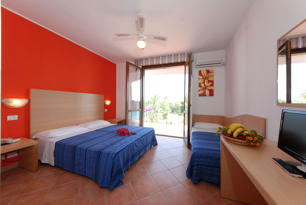 Hotel Club Santa Sabina Torre Santa Sabina Eksteriør billede