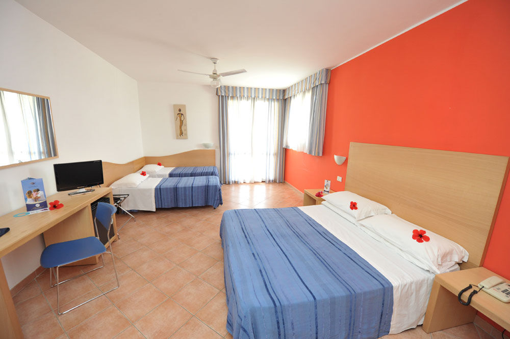 Hotel Club Santa Sabina Torre Santa Sabina Eksteriør billede